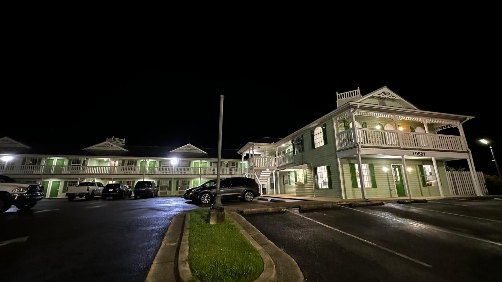 Key West Inn - Chatsworth Εξωτερικό φωτογραφία
