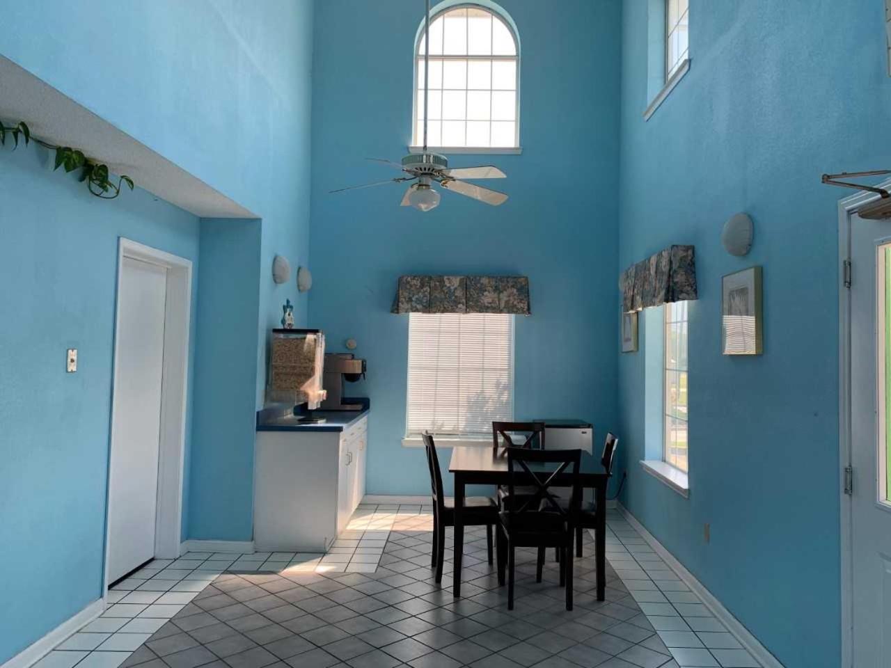 Key West Inn - Chatsworth Εξωτερικό φωτογραφία