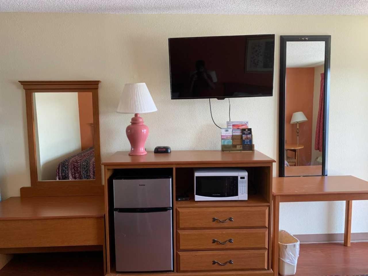 Key West Inn - Chatsworth Εξωτερικό φωτογραφία