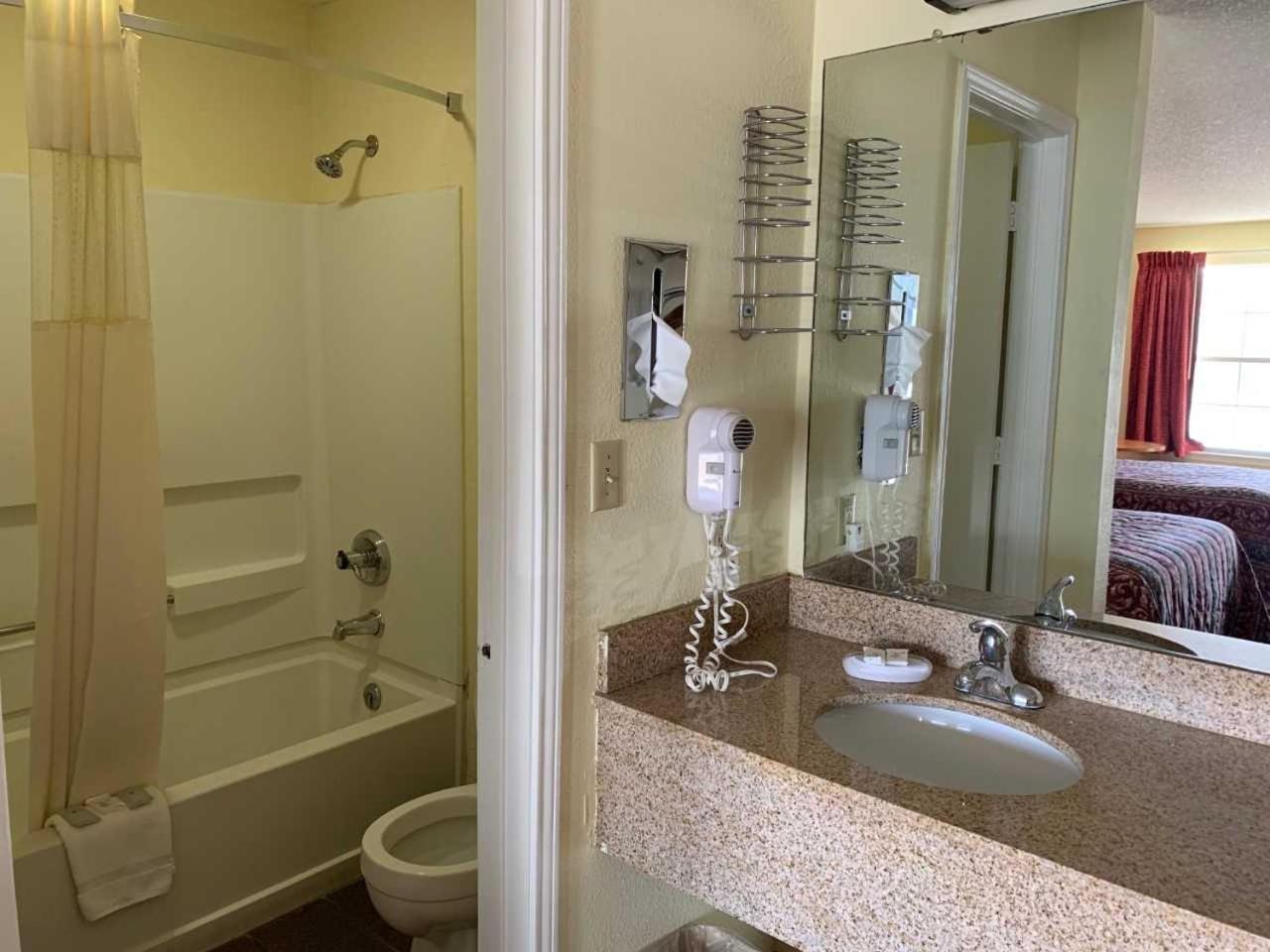 Key West Inn - Chatsworth Εξωτερικό φωτογραφία