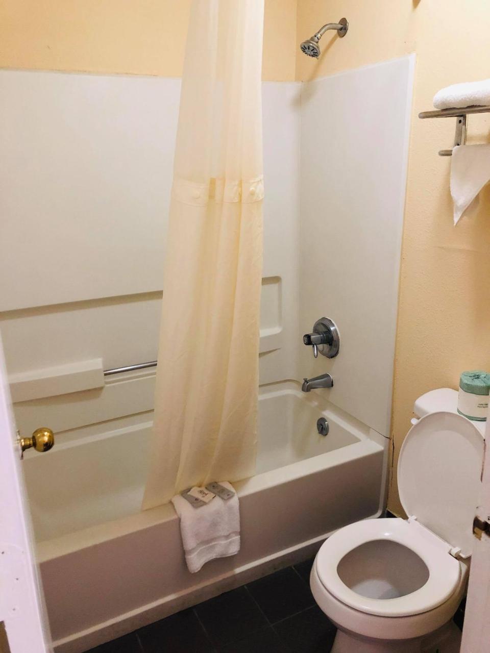 Key West Inn - Chatsworth Εξωτερικό φωτογραφία